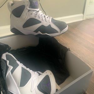 Jordan’s 7 Retro size 9.5